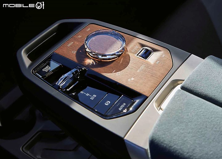 【國內新訊】BMW 純電旗艦休旅「iX」316 萬元起展開預售,規劃 iX xDrive40 及 iX xDrive50 兩車型!