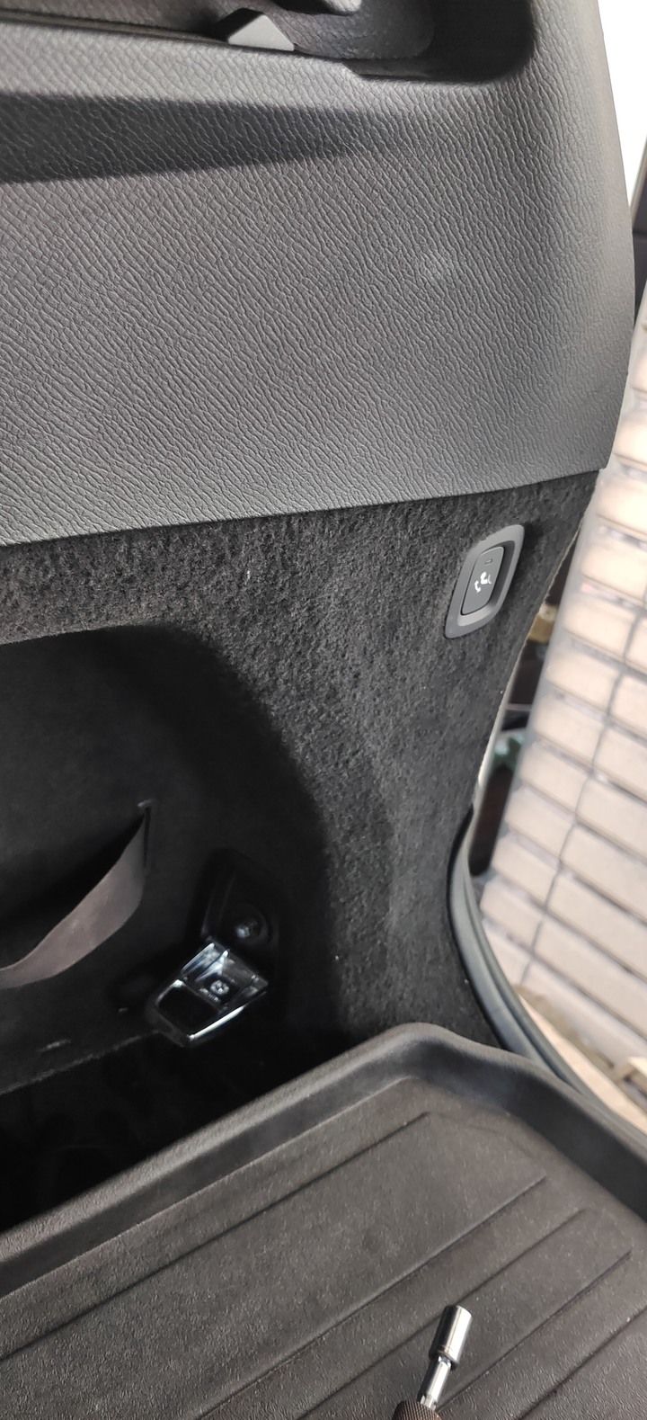2016 Volvo XC90 D5 M+的DIY改裝Bowers&Wilkins音響升級歷程