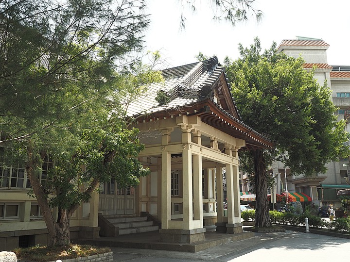 彰化市武德殿 — 日治時期警察官員練武之處,外掛一旁的彰化縣立美術館與節孝祠