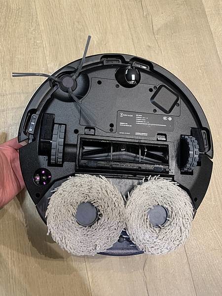 開箱-科沃斯Ecovacs Deebot N9+ 拖地地機器人 (兩根魔術拖把、自動洗拖布)