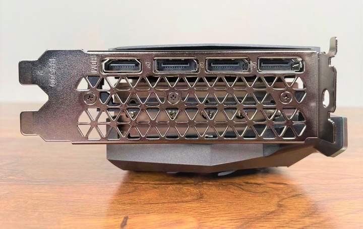 ZOTAC GAMING GeForce RTX 3080 Ti AMP Holo 顯示卡開箱實測 極光外觀設計與效能的完美結合