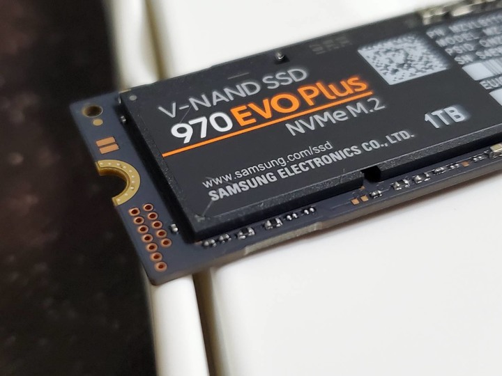 ROG Strix G15 G513QM 開箱 潮流黑 特仕版 使用 分享 輕測試+ 一些心得
