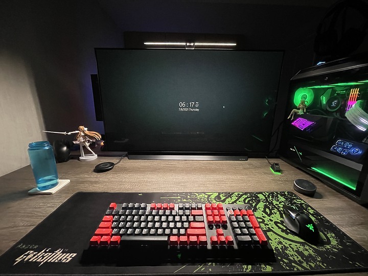 一次入手兩隻BenQ ScreenBar Halo 掛電視+曲面螢幕