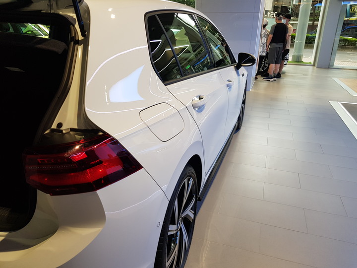 感謝家人幫我與家母換車-8代Golf Variant R Line