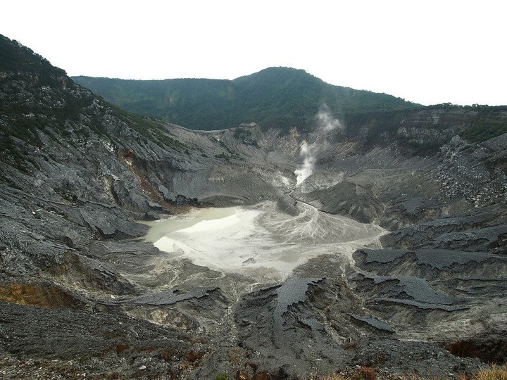 Angklung竹樂團表演、萬隆Outlet大匯集、覆舟火山、縮影公園、獨立廣場與民族英雄紀念碑 — 2014年印尼全覽七日遊 — 第三章 印尼的大都會—萬隆(Bandung)、雅加達(Jakarta)