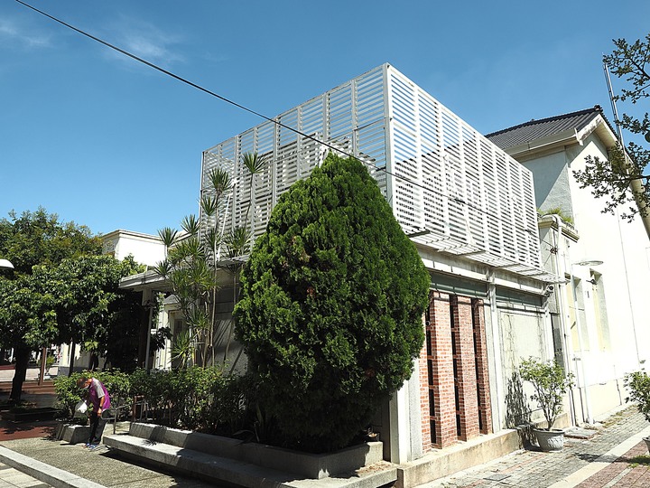 彰化市公會堂|彰化藝術館|八卦山紅毛井 — 日治時期興建之大型民眾聚會場所,與後方的400年古井