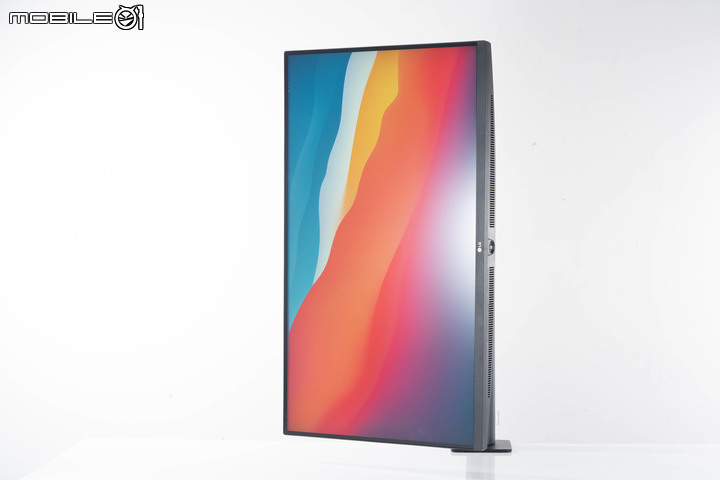 LG UltraFine Display Ergo 32UN880 人體工學螢幕開箱 顯示視野隨你調整