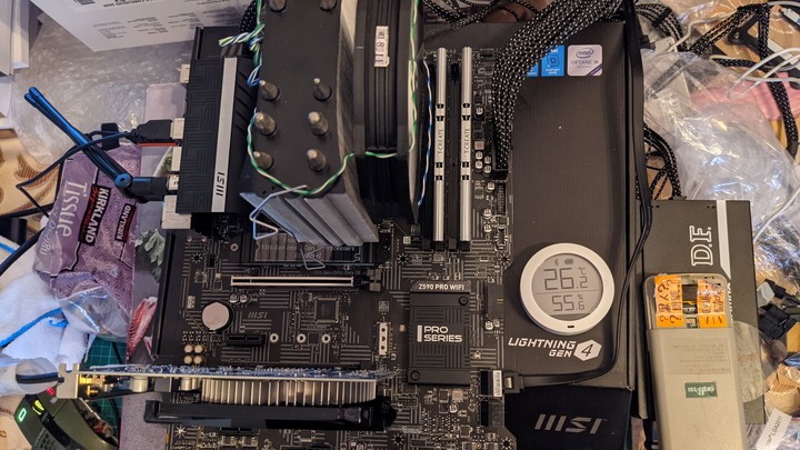 微星MSI MAG CoreLiquio 360R 簡易開箱 (更新 空冷利民TRUE Spirit 140 Power 單風扇水冷 MasterLiquid ML120L V2 RGB 雙風扇水冷 微星MAG CoreLiquio 240R 溫度測試對比) )