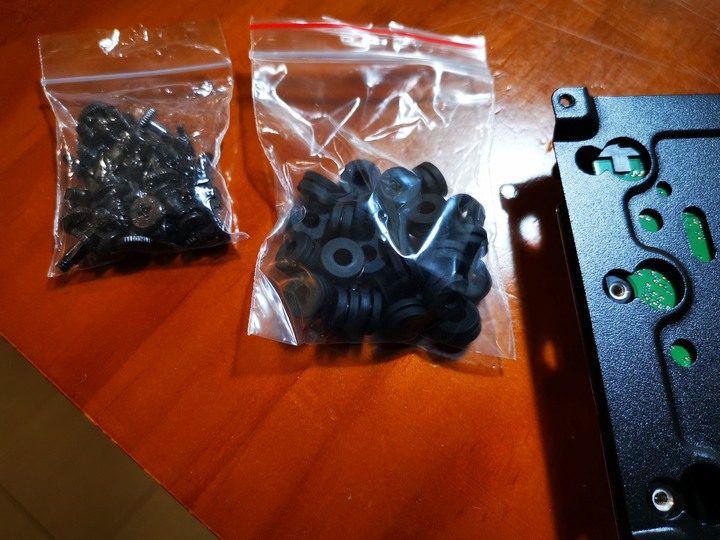 【開箱】極富機械巧思且低調奢華的電腦機殼！Fractal Design Define 7