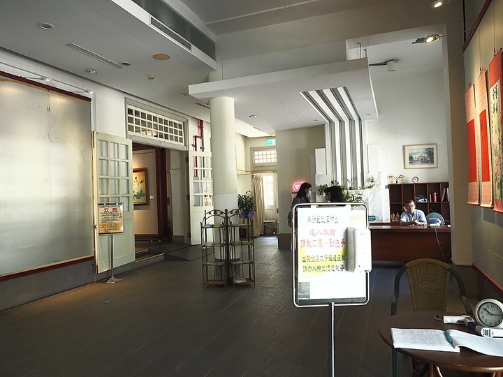 彰化市公會堂|彰化藝術館|八卦山紅毛井 — 日治時期興建之大型民眾聚會場所,與後方的400年古井
