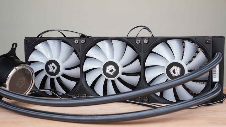 平價散熱器，頗具競爭力。ID-COOLING ZOOMFLOW 360X
