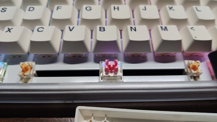 點我看大圖 【小宅開箱】Keydous NJ68 輕巧、方便,功能一應俱全的無線小機械鍵盤開箱