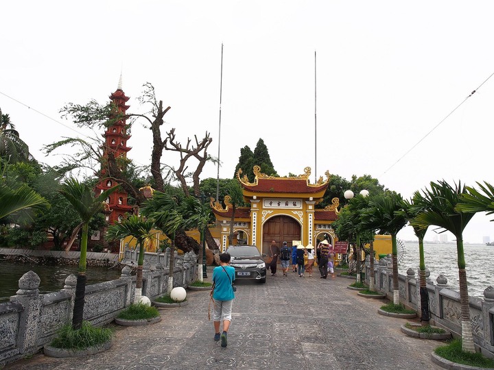 啟程、於河內巧遇電母、鎮國寺、蓮花庭園餐廳 與 越南國粹之水上木偶戲 — 2016年【越南下龍灣+柬埔寨吳哥窟7日遊】旅遊記行 【Day1】