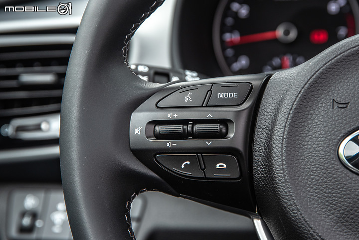 KIA Stonic 1.4驚豔版試駕|實用性出色的入門小休旅!