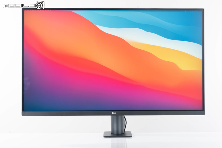 LG UltraFine Display Ergo 32UN880 人體工學螢幕開箱 顯示視野隨你調整