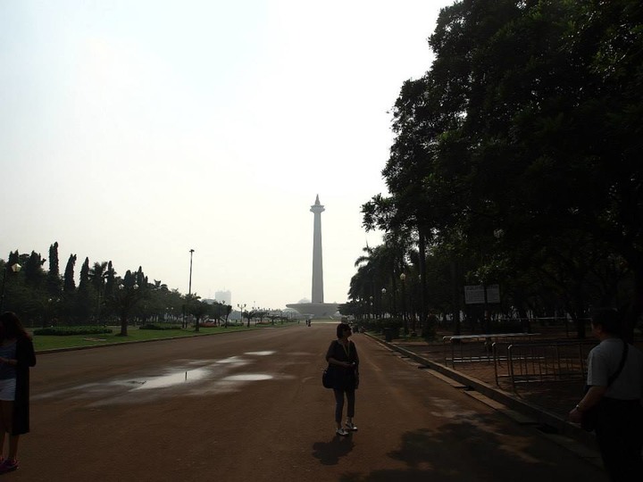 Angklung竹樂團表演、萬隆Outlet大匯集、覆舟火山、縮影公園、獨立廣場與民族英雄紀念碑 — 2014年印尼全覽七日遊 — 第三章 印尼的大都會—萬隆(Bandung)、雅加達(Jakarta)