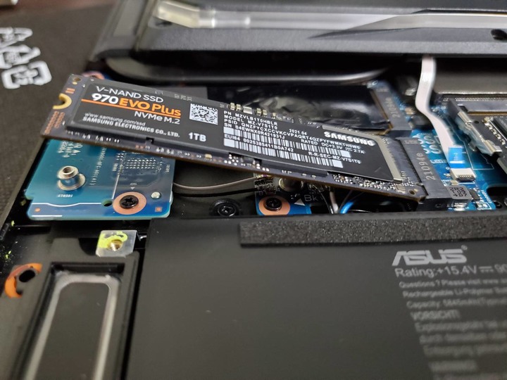 ROG Strix G15 G513QM 開箱 潮流黑 特仕版 使用 分享 輕測試+ 一些心得