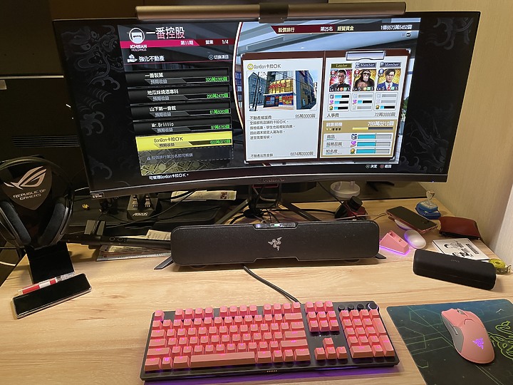 一次入手兩隻BenQ ScreenBar Halo 掛電視+曲面螢幕