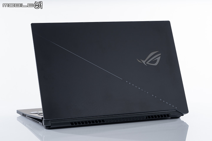 ROG Zephyrus S17 GX703HS 測試 低調沈穩的效能猛獸