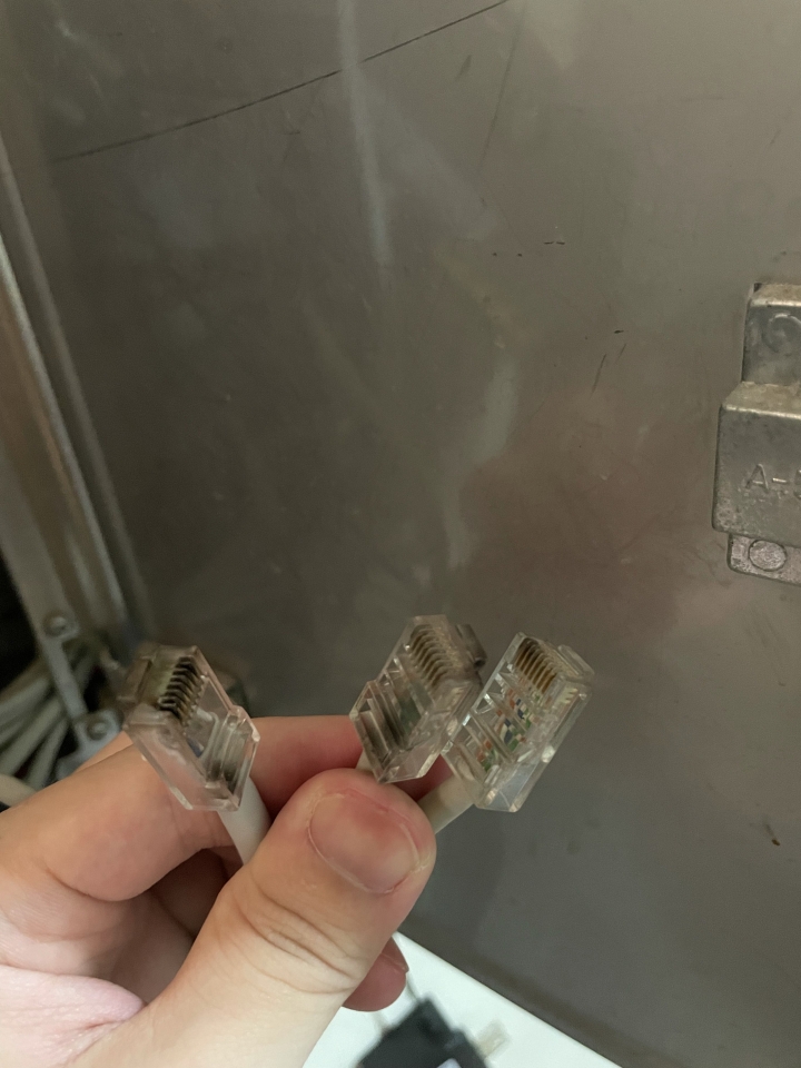 網路線燒焦