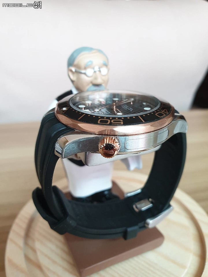 點我看大圖 Seamaster 海馬Diver 同軸擒縱42毫米大師天文台腕錶又來辣