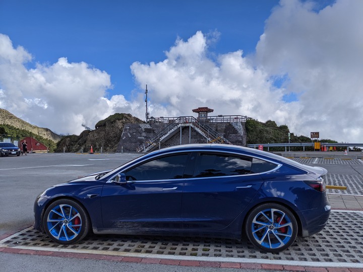 特斯拉勇闖中央山脈大縱走,電動車台灣切地瓜!