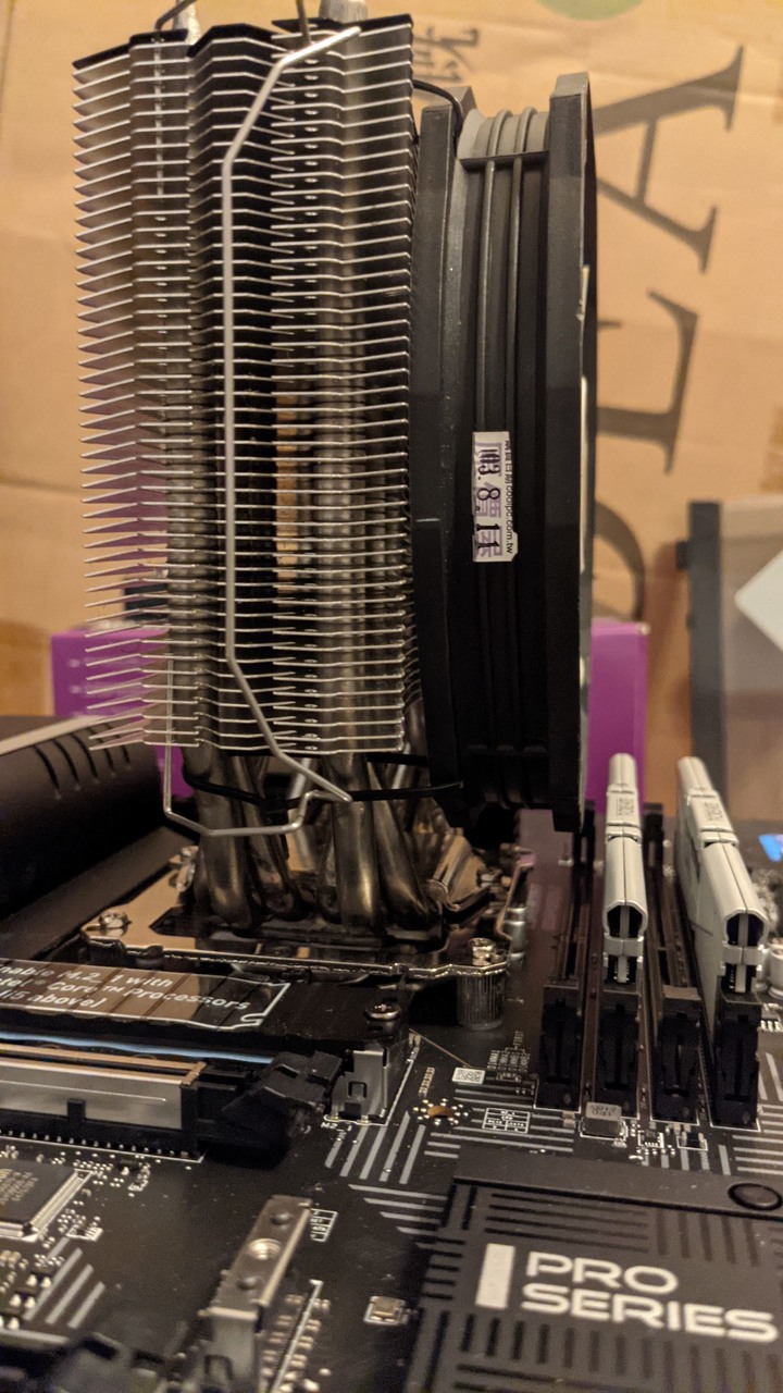 微星MSI MAG CoreLiquio 360R 簡易開箱 (更新 空冷利民TRUE Spirit 140 Power 單風扇水冷 MasterLiquid ML120L V2 RGB 雙風扇水冷 微星MAG CoreLiquio 240R 溫度測試對比) )
