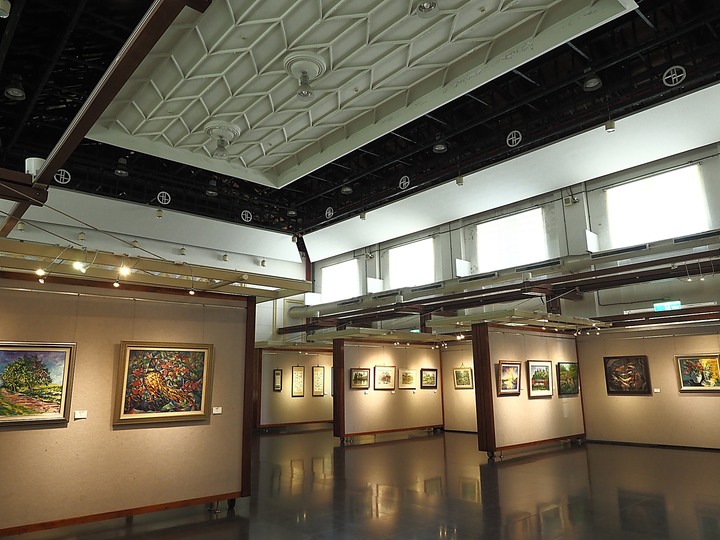 彰化市公會堂|彰化藝術館|八卦山紅毛井 — 日治時期興建之大型民眾聚會場所,與後方的400年古井