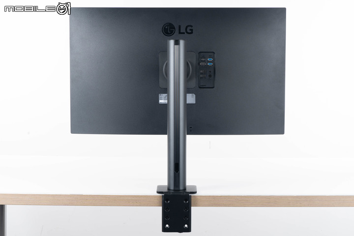 LG UltraFine Display Ergo 32UN880 人體工學螢幕開箱 顯示視野隨你調整