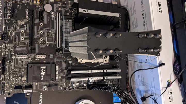 微星MSI MAG CoreLiquio 360R 簡易開箱 (更新 空冷利民TRUE Spirit 140 Power 單風扇水冷 MasterLiquid ML120L V2 RGB 雙風扇水冷 微星MAG CoreLiquio 240R 溫度測試對比) )
