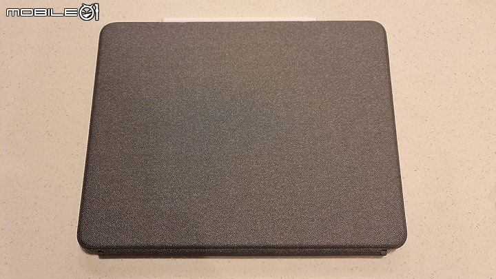 不是筆電又像筆電的微開箱，M1 IPad Pro 12.9 ＋ Logitech Combo Touch (更新：新增心得)