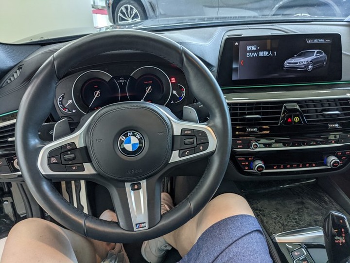 中華汽車旗下的菱威汽車竟然賣起雙B的外匯車了~~