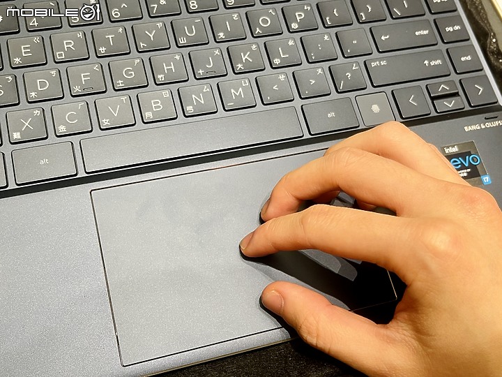 小改款全面進化！HP Spectre x360 (2021) 開箱&簡測分享