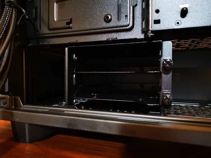 【開箱】極富機械巧思且低調奢華的電腦機殼！Fractal Design Define 7