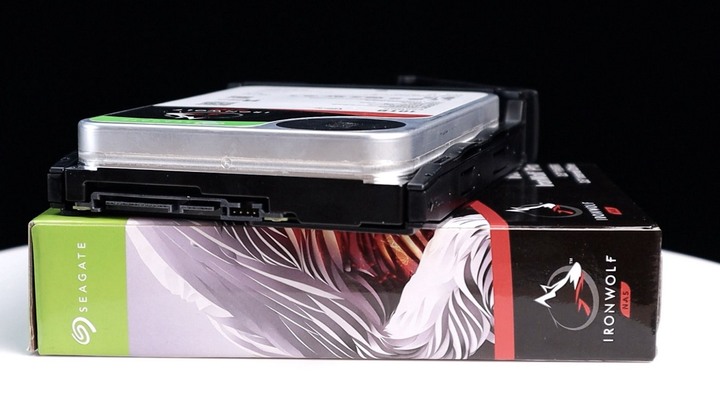 點我看大圖 ASUSTOR 入門 2.5GbE NAS,AS3304T 4bay 居家辦公儲存優選
