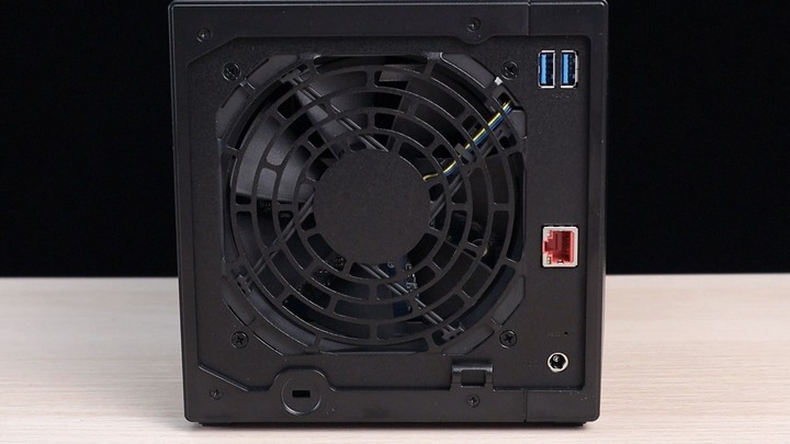 點我看大圖 ASUSTOR 入門 2.5GbE NAS,AS3304T 4bay 居家辦公儲存優選