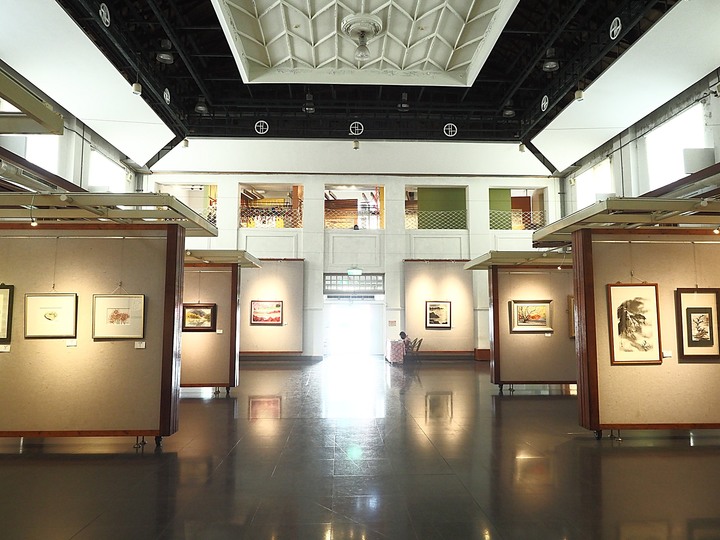 彰化市公會堂|彰化藝術館|八卦山紅毛井 — 日治時期興建之大型民眾聚會場所,與後方的400年古井