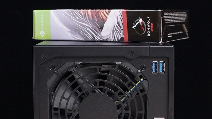 點我看大圖 ASUSTOR 入門 2.5GbE NAS,AS3304T 4bay 居家辦公儲存優選