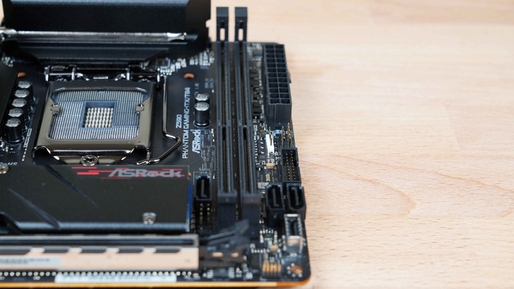 點我看大圖 就為電競而生!「殺手」級的主機板 ASRock Z590 Phantom Gaming ITX/TB4