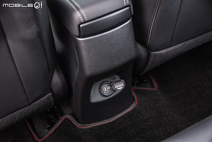 KIA Stonic 1.4驚豔版試駕|實用性出色的入門小休旅!