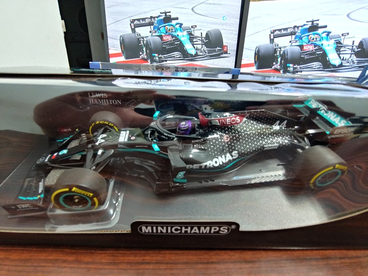 [開箱]1/18 MINICHAMPS MERCEDES W11 L.HAMILTON 2020