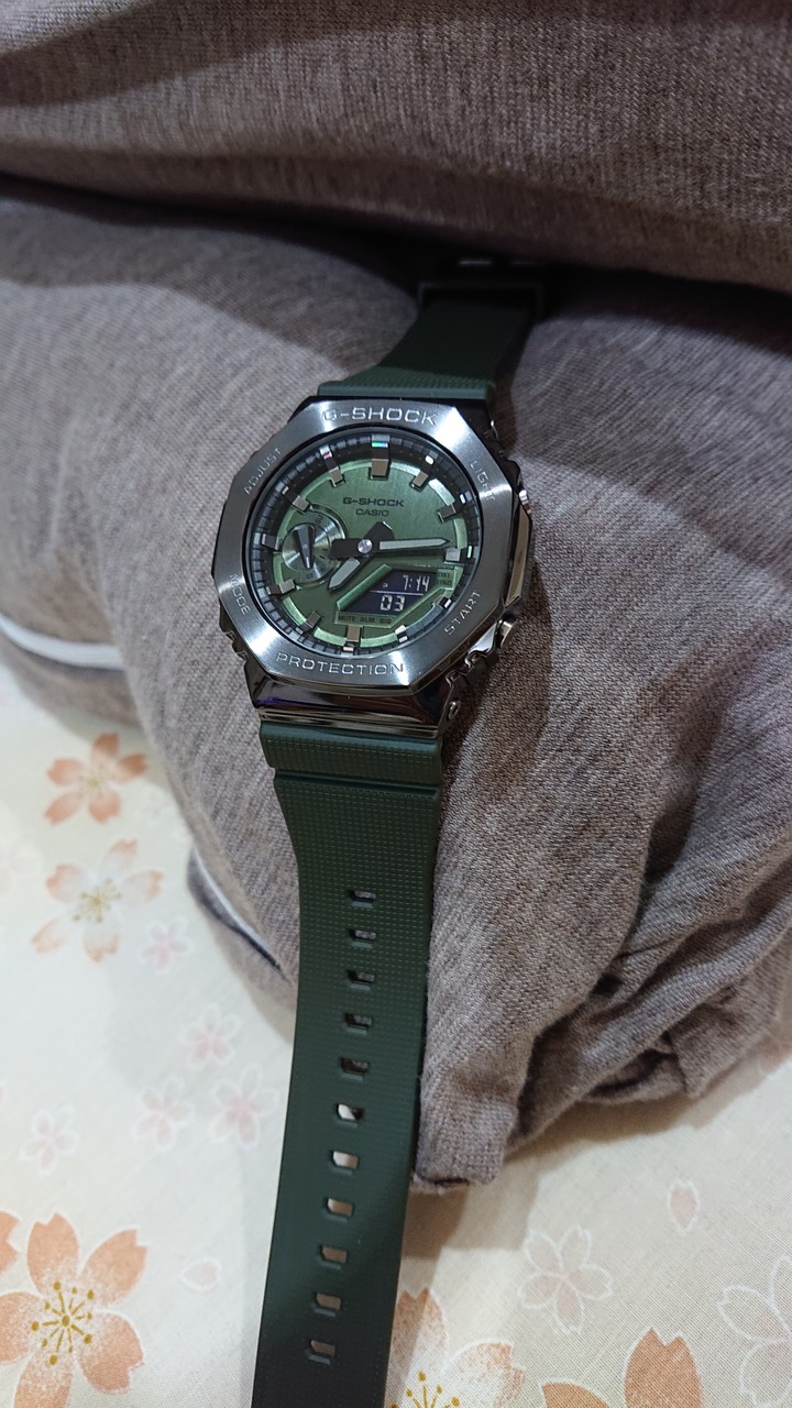 開箱：G-SHOCK 金屬GM-2100煙燻綠&白金灰