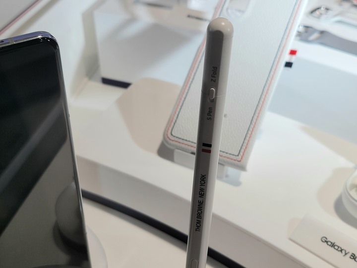 三星Z Fold3、Z Flip3 Thom Browne限量版 展示實機分享