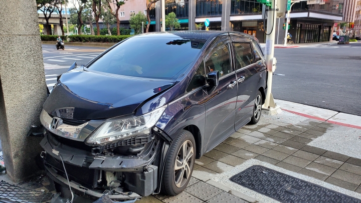 15年式Honda Odyssey側邊撞擊測試