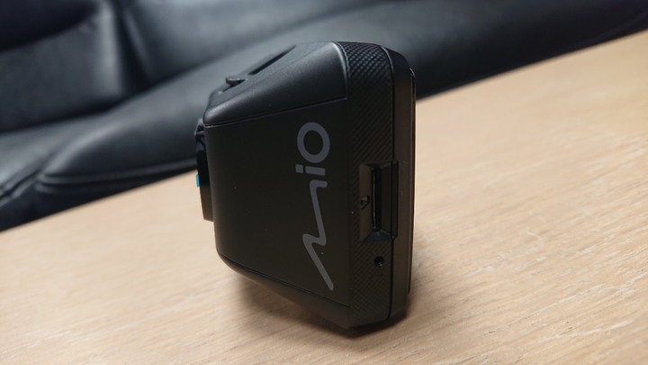 開箱MIO 887 4K 安全預警6合1行車記錄器