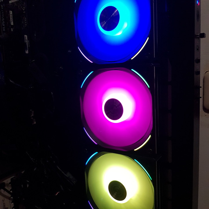 聯力 UNI FAN AL120 積木風扇 - 串聯超方便、軟體超直覺!