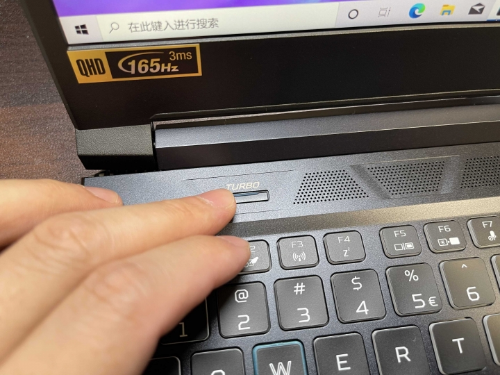 2021 Acer Predato Helios 300 2K螢幕 開箱