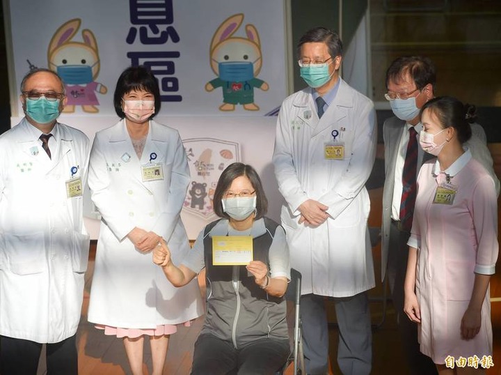 高端開打 總統蔡英文帶頭