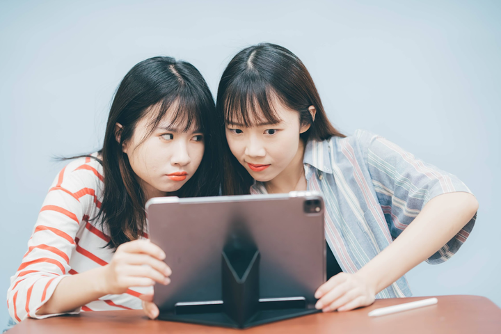 可以拆卸重複用的 iPad 藍光防窺片