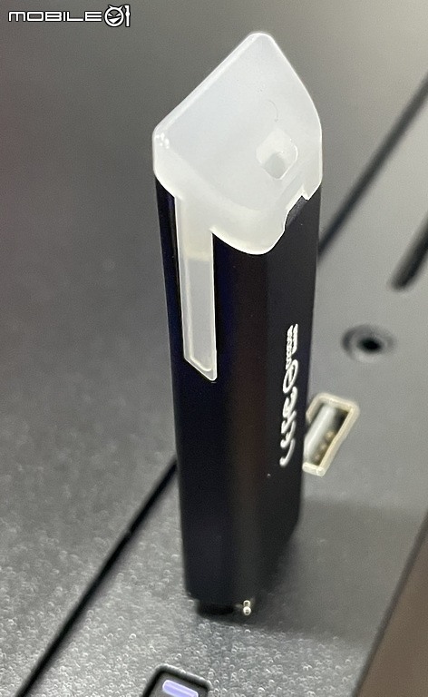 點我看大圖 隨身碟也玩光 T-FORCE SPARK RGB USB 3.2 Gen1 開箱